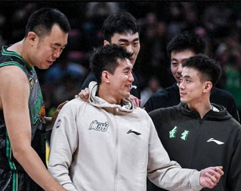 九游游戏中心 阿扎伦卡在加拿大队比赛中出色防守,大比分获胜引发热议!