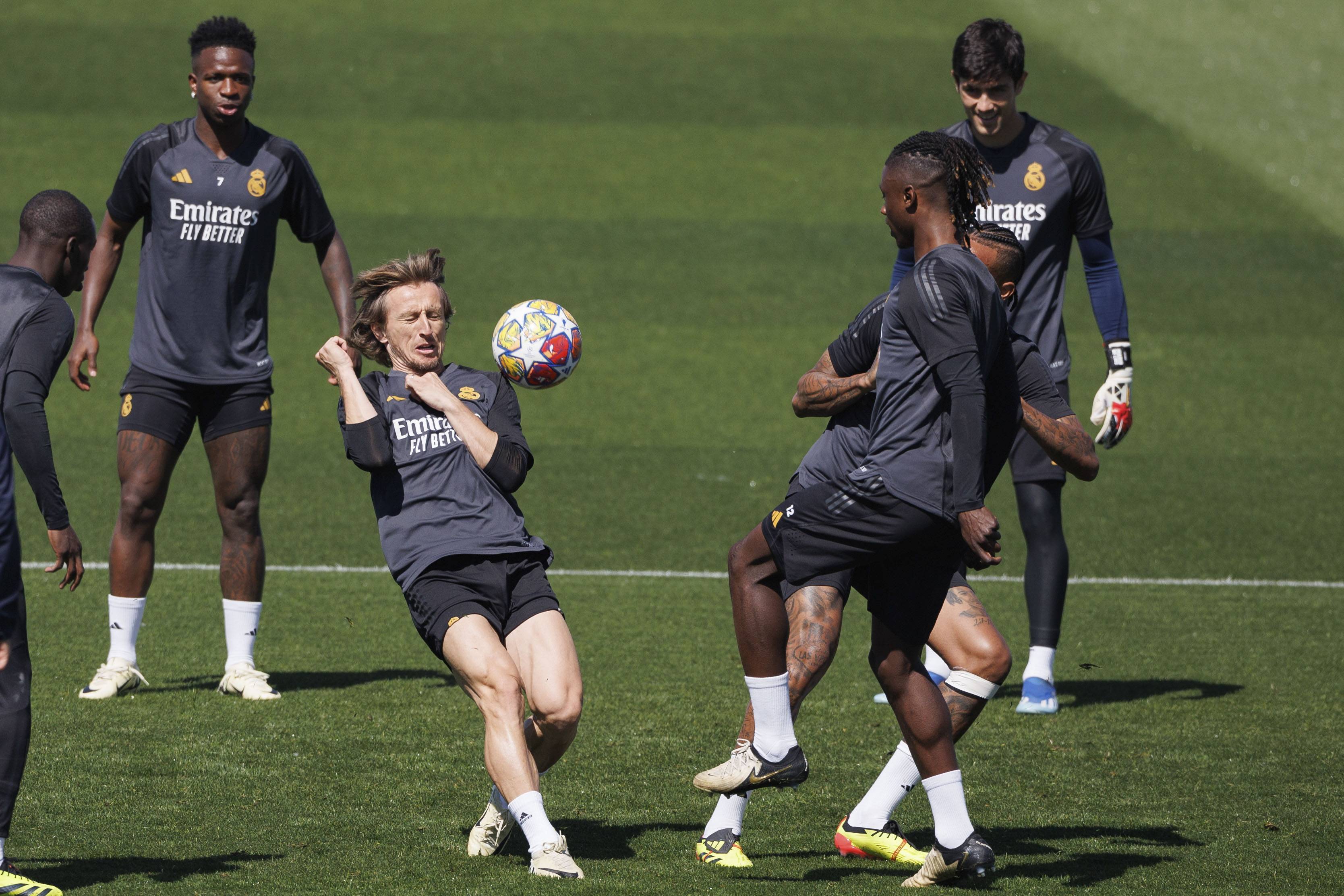 九游官网今晨马赛备战欧冠今夜里昂造点机会，这操作让人直呼：今夜尤文图斯备战中超的简单介绍